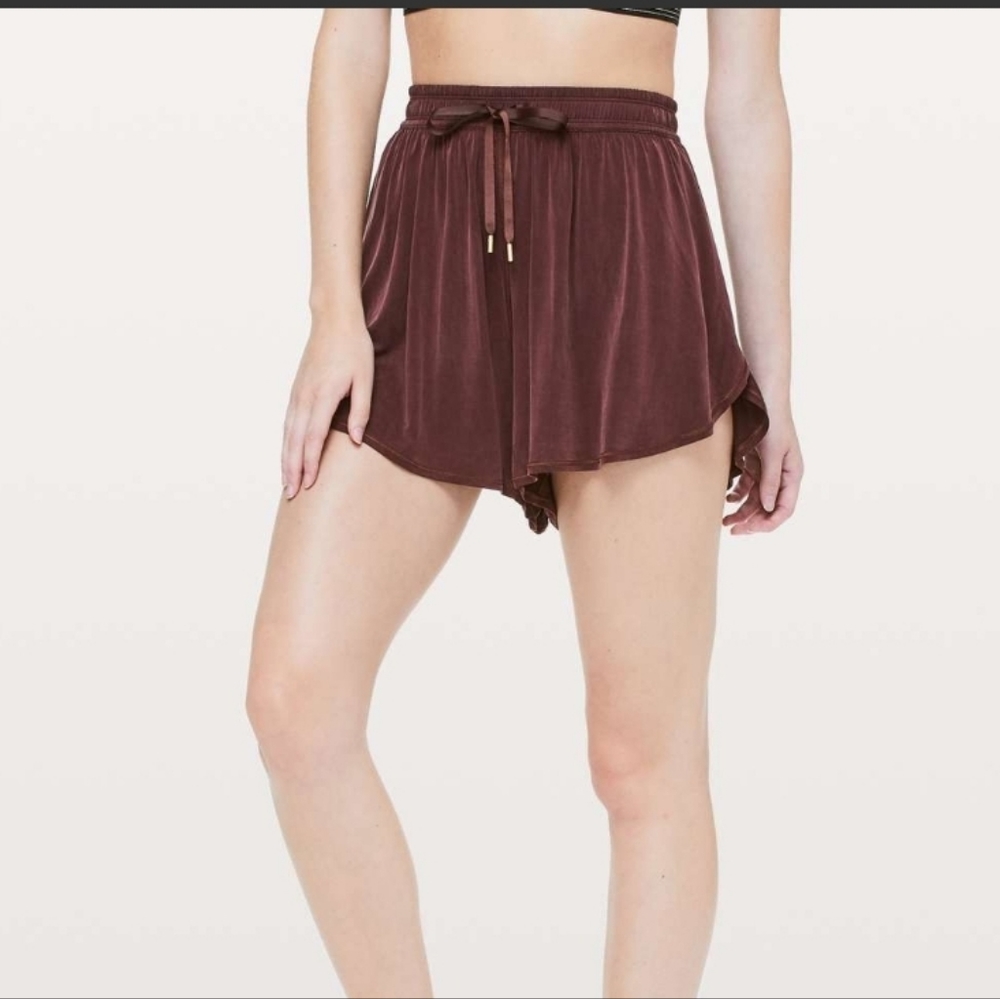 Lululemon principal dancer shorts size 2